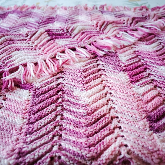 Vintage Pink Hand Knit Granny Blanket Throw - Picture 2 of 5